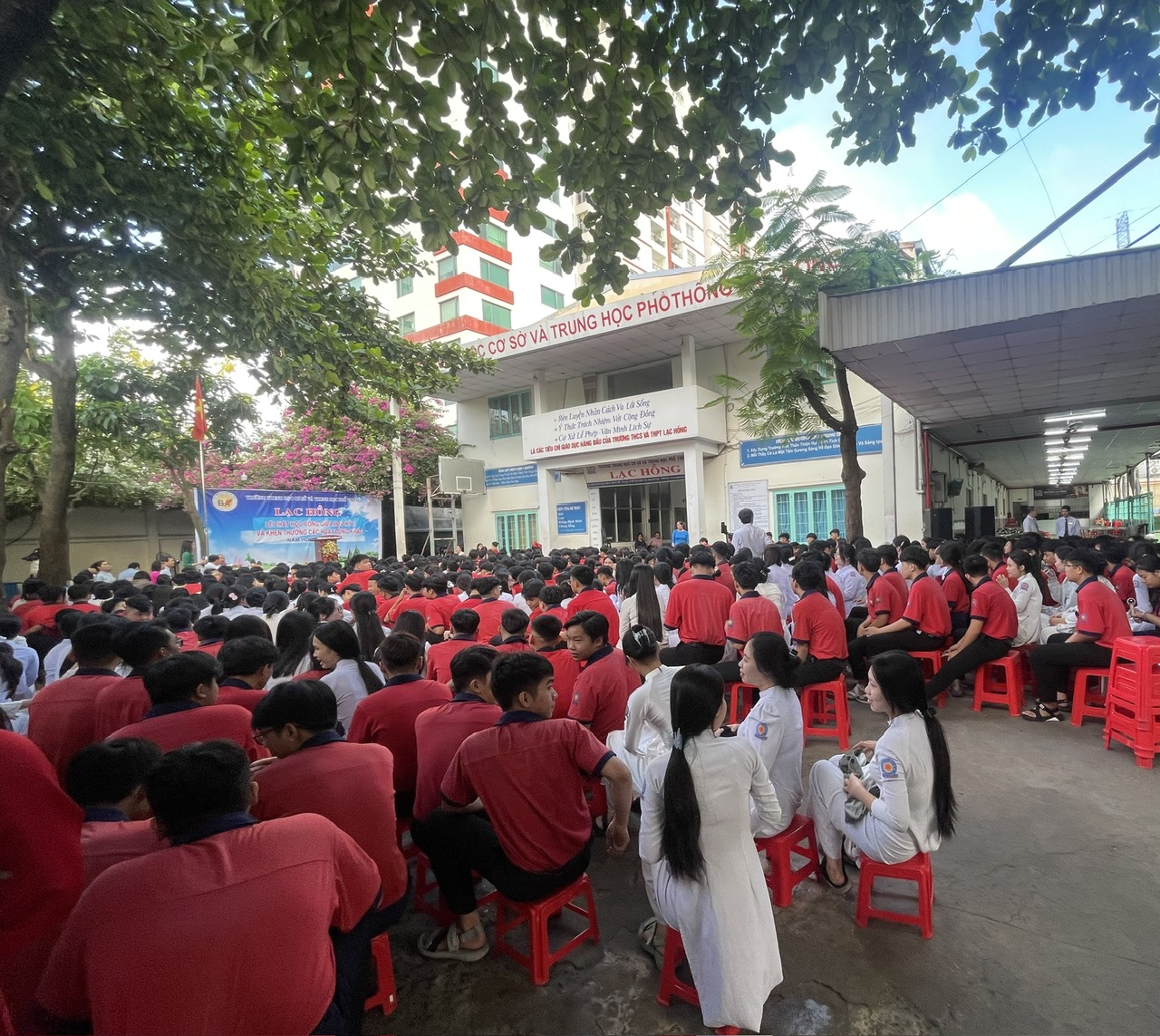 THCS và THPT Lạc Hồng